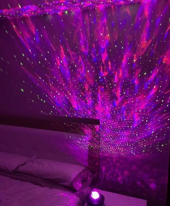 چراغ خواب کهکشانی اسپیکردار بلوتوثی با ریموت کنترل و لیزر RGB